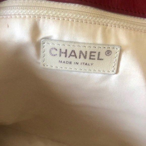 Very large East West Chanel red handbag. Great preowned condition. - Picture 12 of 13